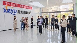 河南信息科技学院经济管理学院院长吴艳华一行参观企业，就校企合作事宜座谈交流